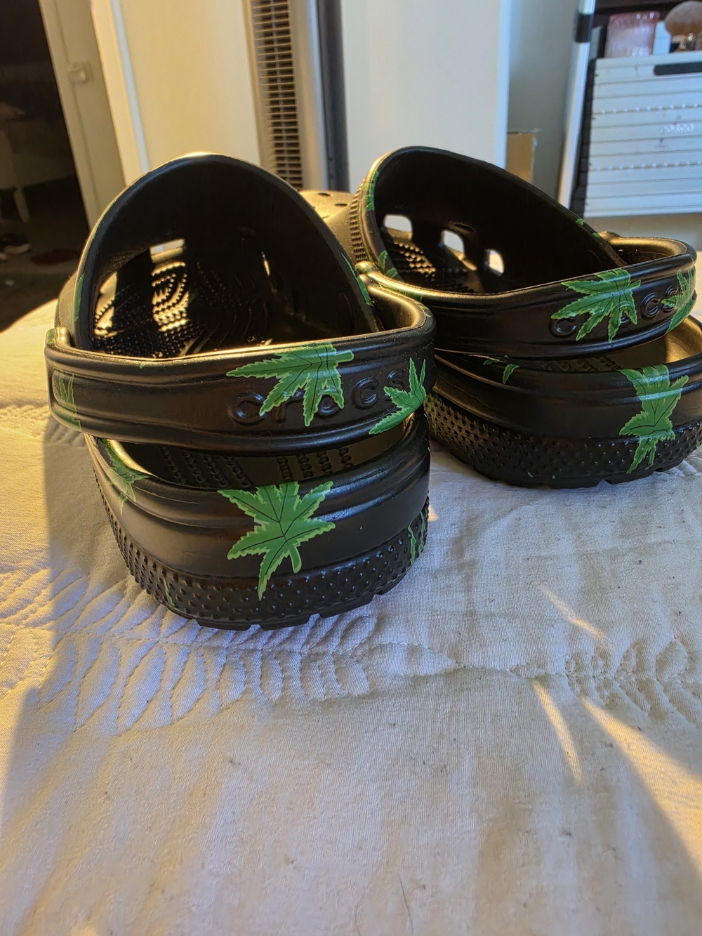 Crocs 4/20 Hemp Leaf Clogs (Unisex: M7, W9) - Picture 3 of 4